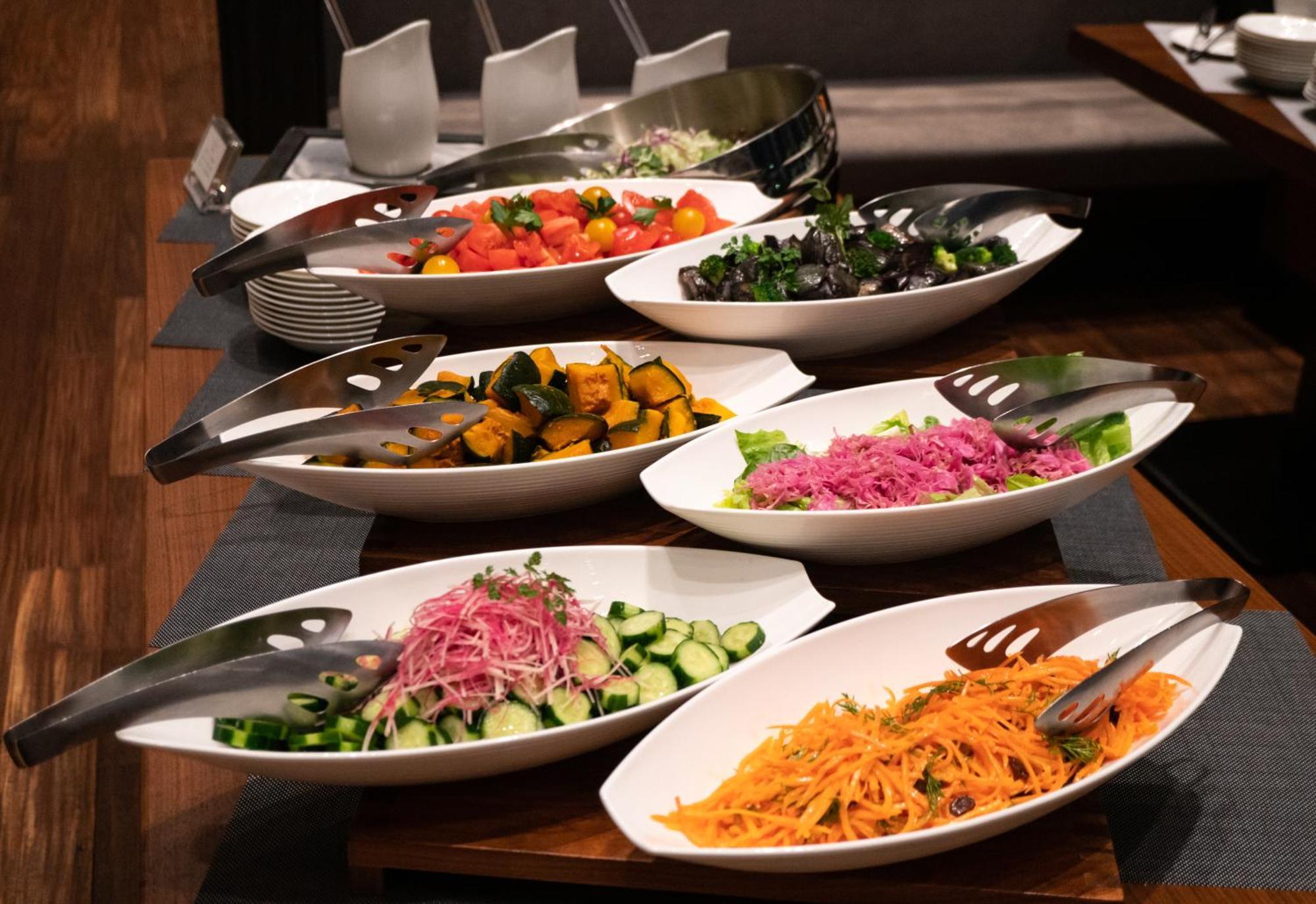 The Gate Hotel Tokyo By Hulic Zewnętrze zdjęcie A selection of salads